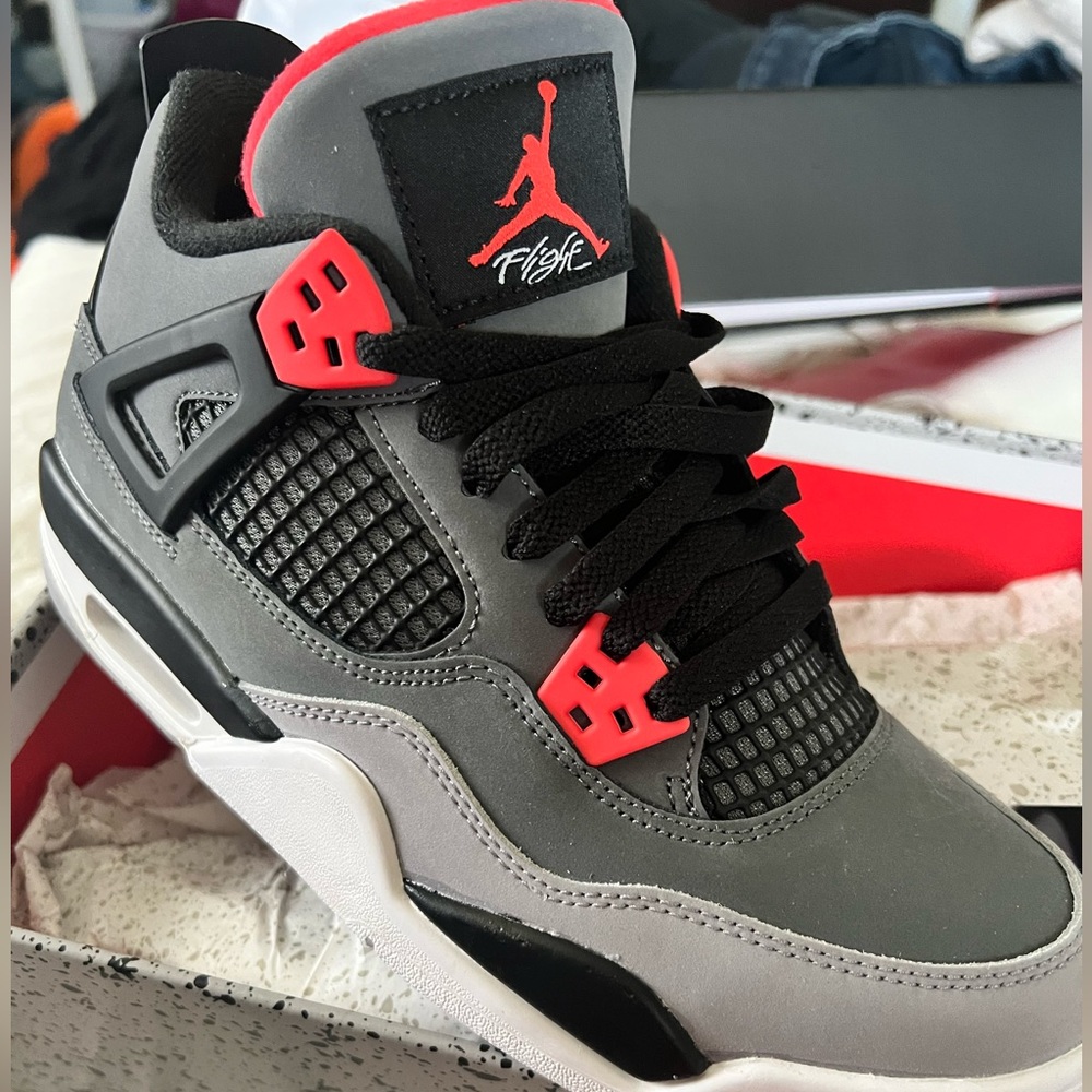 Air Jordan 4 Retro (GS) BRAND NEW!